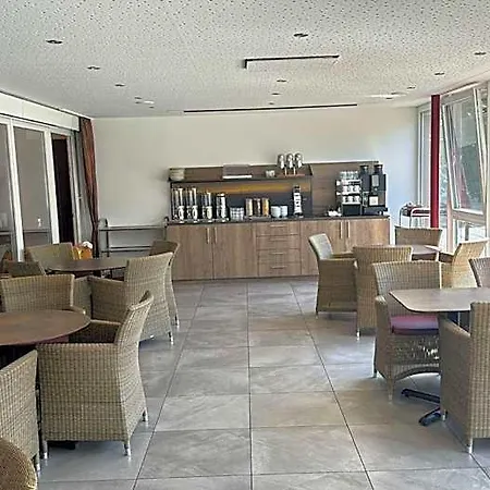 Iq-hotel