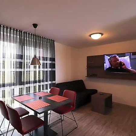 Iq-hotel *